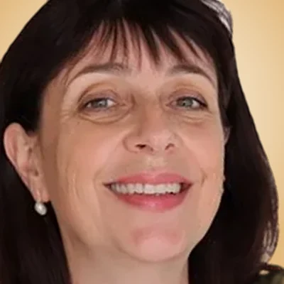 Enna, speaking to camera in the video about the Vana Durga Homa